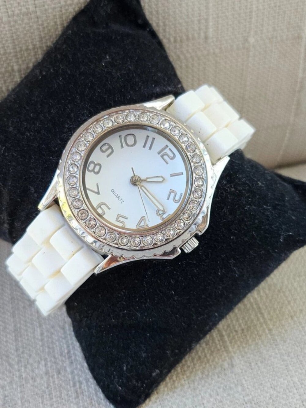 Women Wristwatch Fashion Jewelry White Rubber Strap Quartz Analog Wrist Watch - Picture 2 of 11